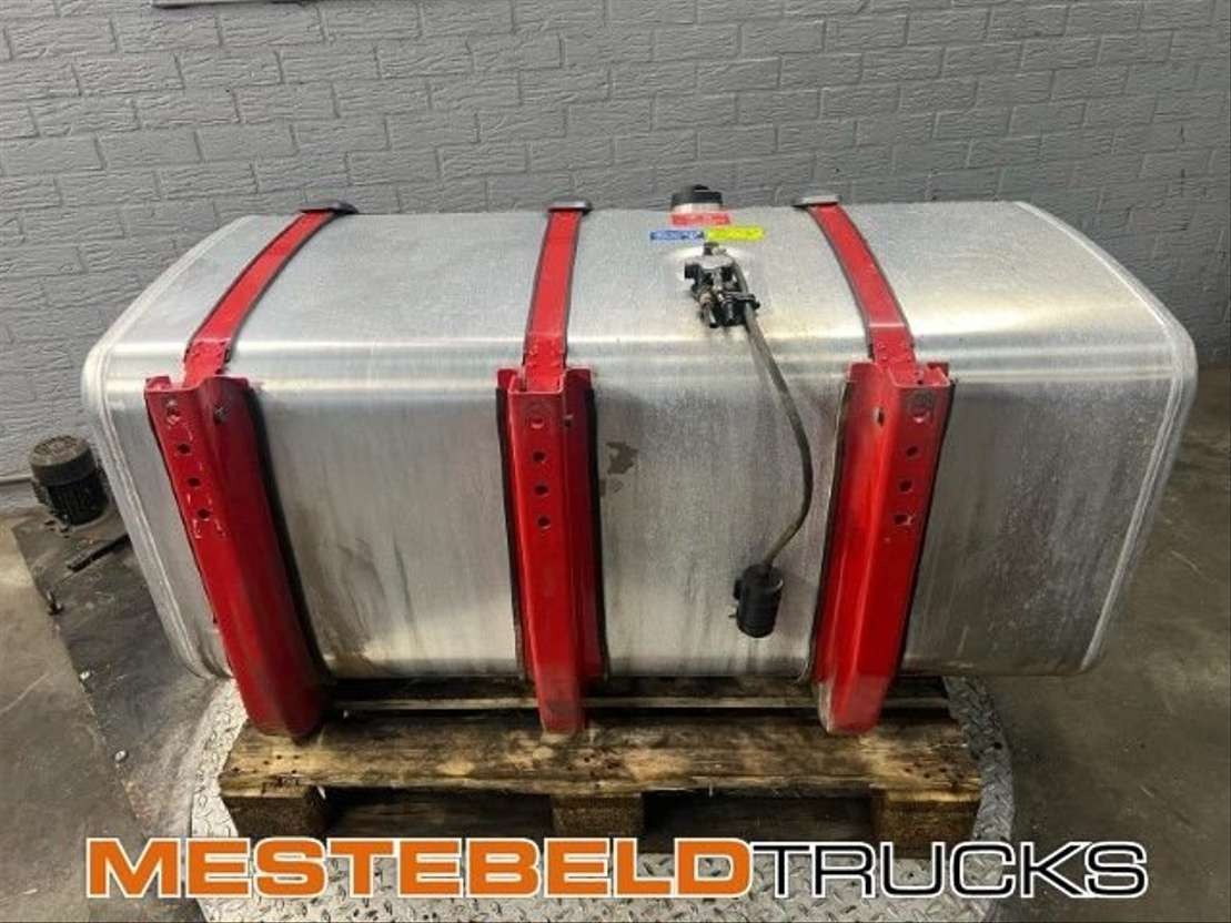 Scania Brandstoftank met steunen 600 liter - Fuel tank for Truck: picture 2 Scania Brandstoftank met steunen 600 liter - Fuel tank for Truck: picture 2