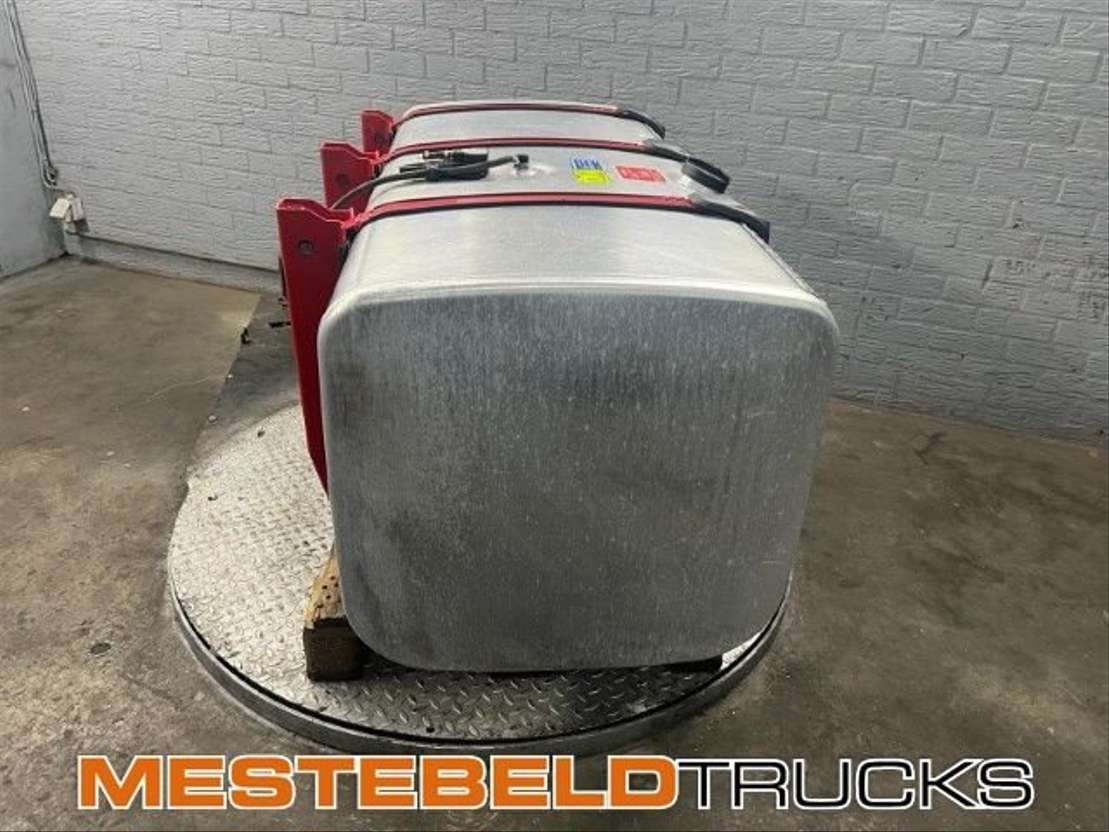 Scania Brandstoftank met steunen 600 liter - Fuel tank for Truck: picture 3 Scania Brandstoftank met steunen 600 liter - Fuel tank for Truck: picture 3