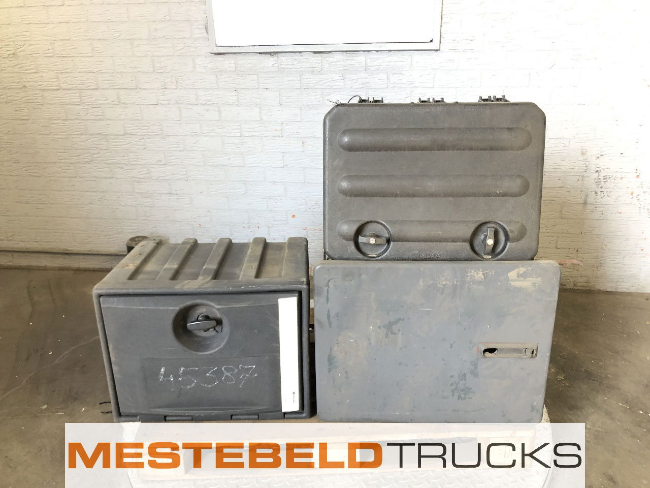 Diversen Diverse gereedschapskisten kunststof - Spare parts for Truck: picture 1 Diversen Diverse gereedschapskisten kunststof - Spare parts for Truck: picture 1