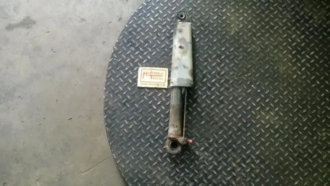 Volvo Cabinecilinder - Cab and interior for Truck: picture 1 Volvo Cabinecilinder - Cab and interior for Truck: picture 1