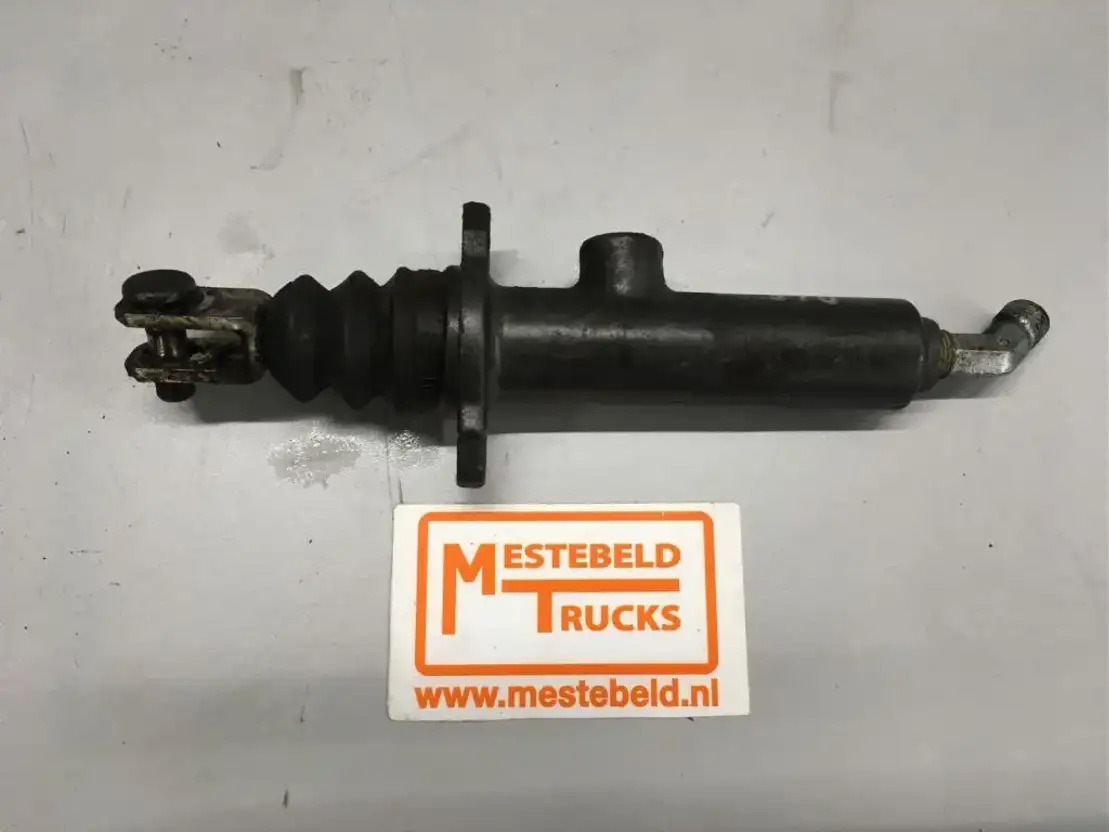 Volvo Hoofdremcilinder - Brake cylinder for Truck: picture 1 Volvo Hoofdremcilinder - Brake cylinder for Truck: picture 1