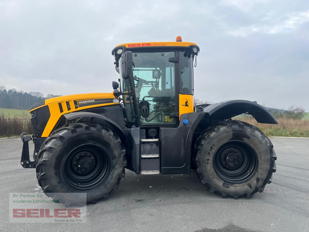 JCB Fastrac 4220 - Farm tractor: picture 2 JCB Fastrac 4220 - Farm tractor: picture 2