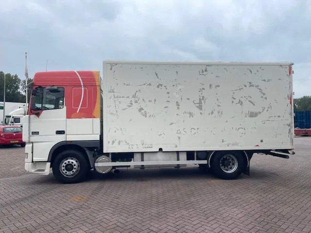 DAF XF 95.380 Euro 2 Manual-Gear - Box truck: picture 3 DAF XF 95.380 Euro 2 Manual-Gear - Box truck: picture 3