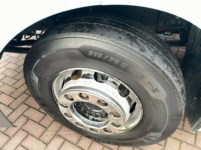 Tractor unit MAN TGX 18.480 Euro 5 Retarder 2 Tanks: picture 14 Tractor unit MAN TGX 18.480 Euro 5 Retarder 2 Tanks: picture 14