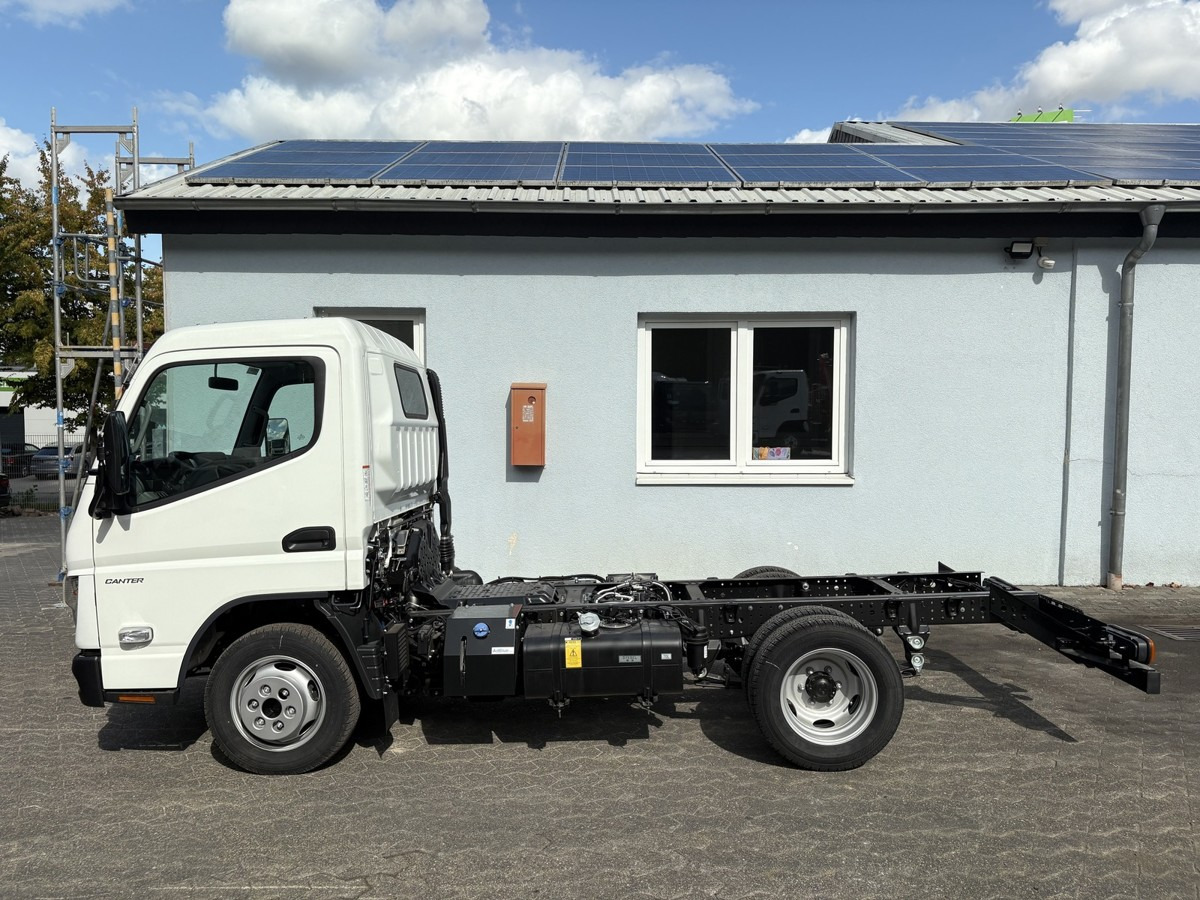 FUSO 3S15 Fahrgestell 2500 Nebenantrieb - Cab chassis truck: picture 2 FUSO 3S15 Fahrgestell 2500 Nebenantrieb - Cab chassis truck: picture 2