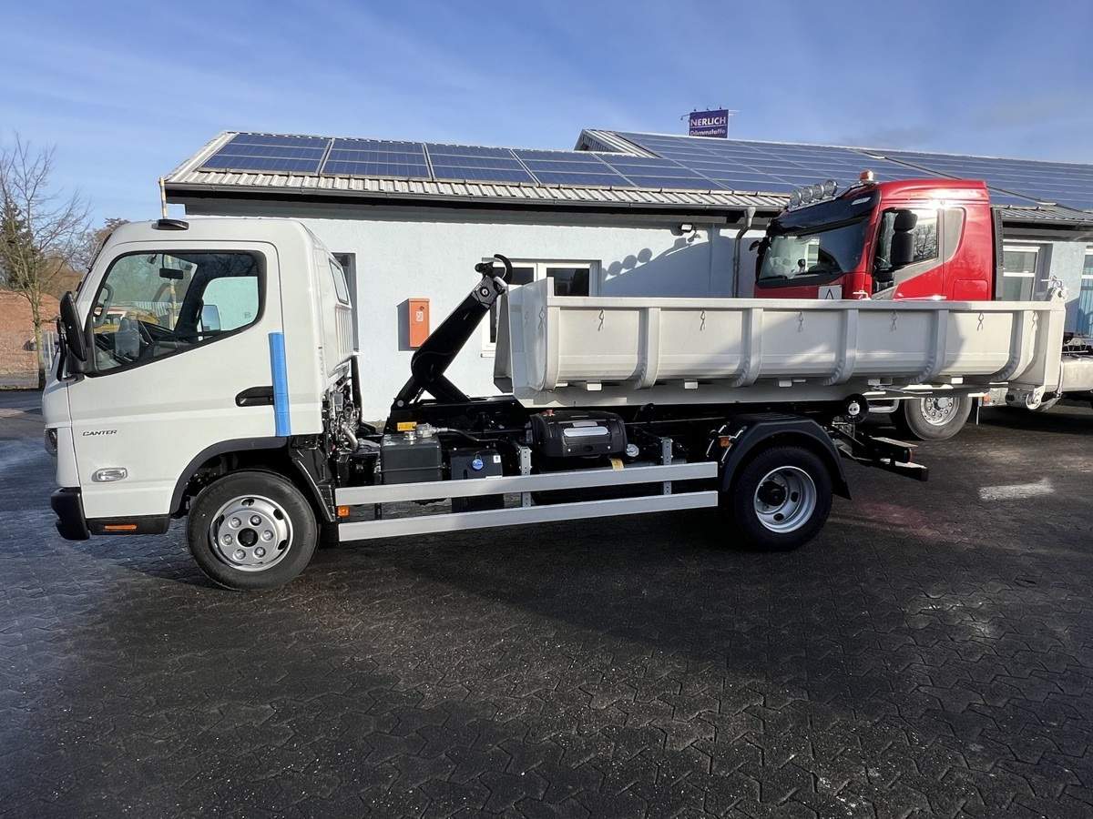 FUSO Canter FUSO 7C18 City Abrollkipper - Hook lift truck: picture 2 FUSO Canter FUSO 7C18 City Abrollkipper - Hook lift truck: picture 2