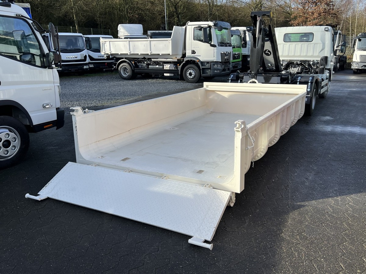 FUSO Canter FUSO 7C18 City Abrollkipper - Hook lift truck: picture 4 FUSO Canter FUSO 7C18 City Abrollkipper - Hook lift truck: picture 4