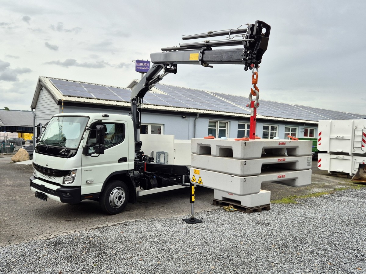FUSO FUSO 9C18 Canter Alu Pritsche 5.5m Kran 3x hydr. - Open body delivery van: picture 1 FUSO FUSO 9C18 Canter Alu Pritsche 5.5m Kran 3x hydr. - Open body delivery van: picture 1