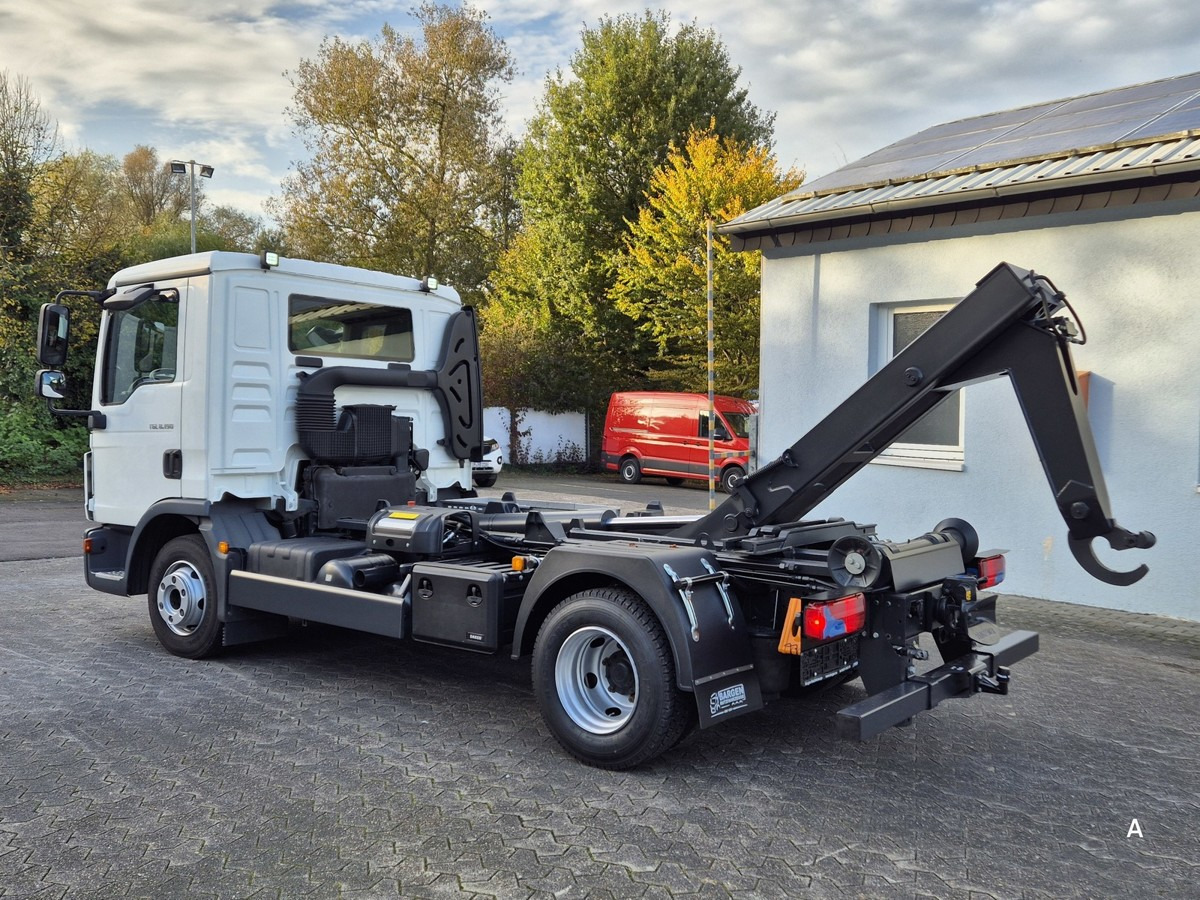 MAN TGL 8.190 BL City Abrollkipper Aut., 2 x AHK sof - Hook lift truck: picture 1 MAN TGL 8.190 BL City Abrollkipper Aut., 2 x AHK sof - Hook lift truck: picture 1
