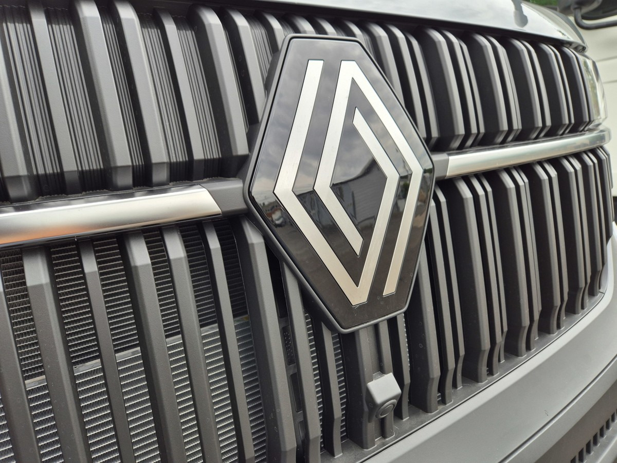 RENAULT Master L2H1 (neues Mod.) Alupritsche m. Kran - Open body delivery van: picture 2 RENAULT Master L2H1 (neues Mod.) Alupritsche m. Kran - Open body delivery van: picture 2