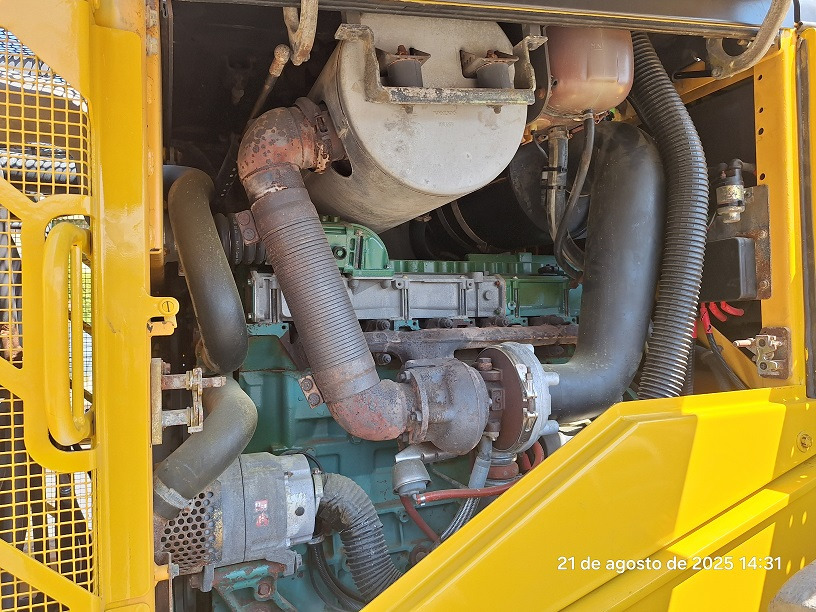 Wheel loader VOLVO L120E: picture 8