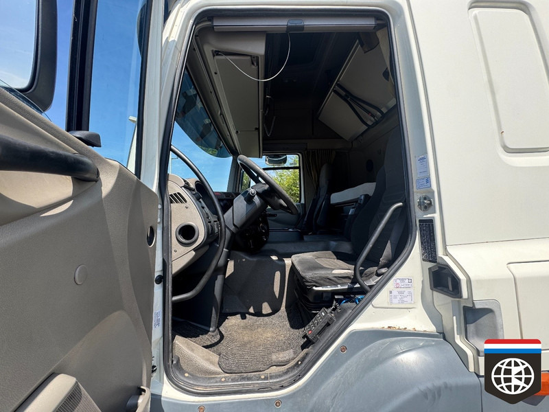 DAF CF 85 6X2/4 - DEEPFREEZER -30oC / CHEREAU / 3000 taillift - Refrigerator truck: picture 5 DAF CF 85 6X2/4 - DEEPFREEZER -30oC / CHEREAU / 3000 taillift - Refrigerator truck: picture 5
