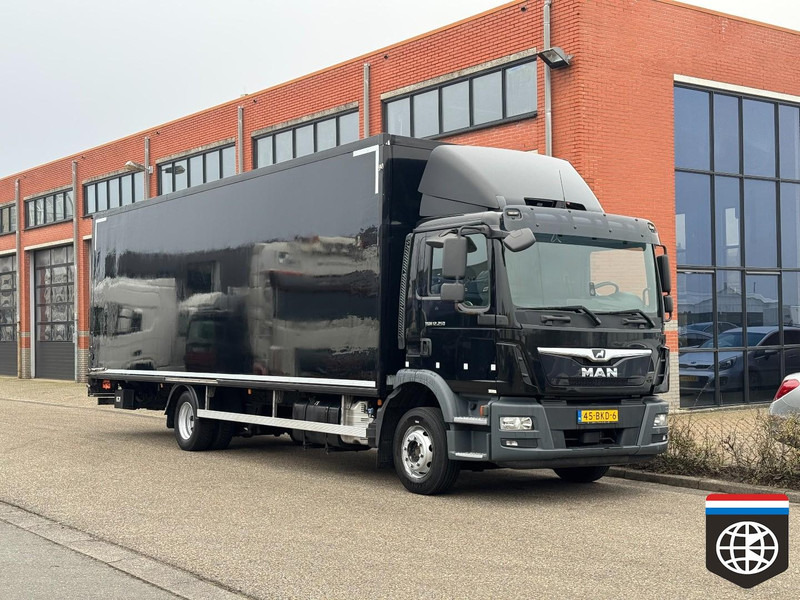 MAN TGM 12 250 L - long box / tail lift - Box truck: picture 2 MAN TGM 12 250 L - long box / tail lift - Box truck: picture 2