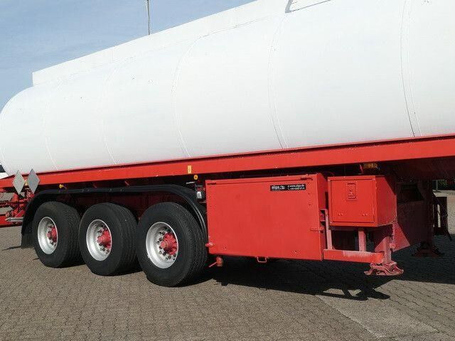 Esterer 32.700ltr., Sening Pumpe,Bodenbefüllung - Tank semi-trailer: picture 3 Esterer 32.700ltr., Sening Pumpe,Bodenbefüllung - Tank semi-trailer: picture 3
