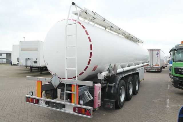 Kässbohrer STH 34/10-24/Tank 34.000 ltr./Unterbefüll./Pumpe - Tank semi-trailer: picture 4 Kässbohrer STH 34/10-24/Tank 34.000 ltr./Unterbefüll./Pumpe - Tank semi-trailer: picture 4
