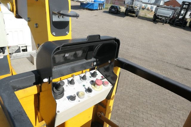 Truck mounted aerial platform, Commercial vehicle Nissan 32.12 4x2, 11m Arbeitshühe, Klima, 3x am Lager: picture 8