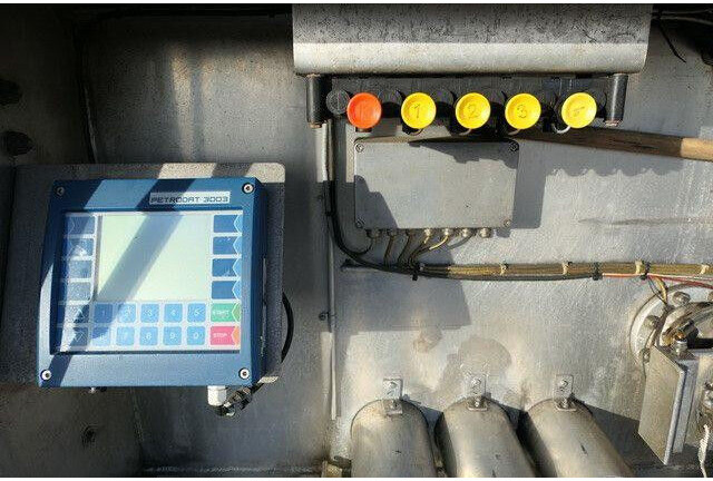 Tank semi-trailer Schrader Z-STA24-42.7/4, Peilstab, 43m³, 4 Kammern: picture 10