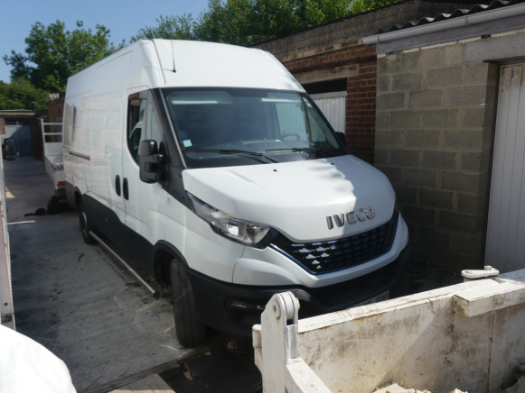 Camionnette Iveco 35S14N (2021-60.293 km) - Panel van: picture 2 Camionnette Iveco 35S14N (2021-60.293 km) - Panel van: picture 2