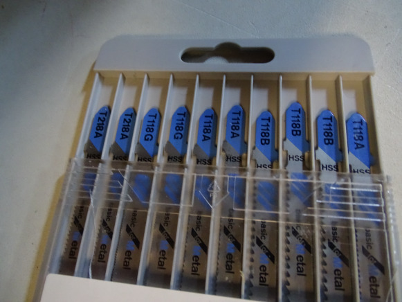 Coffret de 10 lames basic métal BOSCH T18A, T18B, T18G, Divers - Construction equipment: picture 2 Coffret de 10 lames basic métal BOSCH T18A, T18B, T18G, Divers - Construction equipment: picture 2