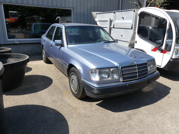 Mercedes-Benz 230 de collection (1996-194.552 km) - Car: picture 2 Mercedes-Benz 230 de collection (1996-194.552 km) - Car: picture 2