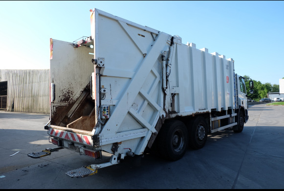 REF : 1 - Camion poubelle DAF CF75 - Garbage truck: picture 5 REF : 1 - Camion poubelle DAF CF75 - Garbage truck: picture 5