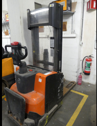 REF:2245.18.36 - Gerbeur électrique BT Staxio SWE120 L - Stacker: picture 2 REF:2245.18.36 - Gerbeur électrique BT Staxio SWE120 L - Stacker: picture 2