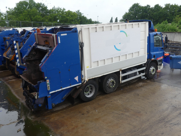 REF:BZ-NG-30 - Camion poubelle DAF FAG CF 75 (2011-465.671 km) - Garbage truck: picture 3 REF:BZ-NG-30 - Camion poubelle DAF FAG CF 75 (2011-465.671 km) - Garbage truck: picture 3