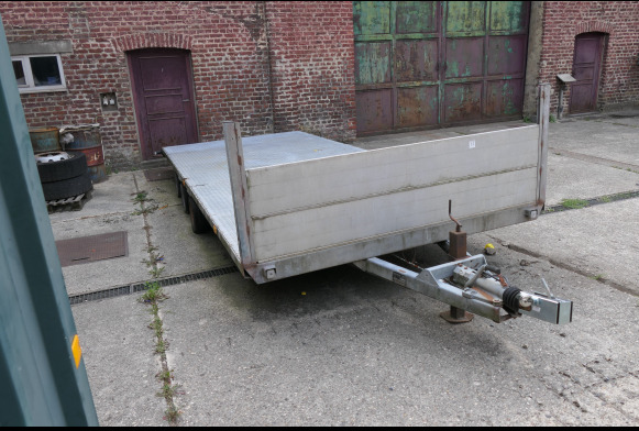 Remorque plateau triple essieu surbaissée Costo 3 x 35 (2002-VIN:YA9742139YC143150) (REF 010383-027) - Dropside/ Flatbed trailer: picture 2 Remorque plateau triple essieu surbaissée Costo 3 x 35 (2002-VIN:YA9742139YC143150) (REF 010383-027) - Dropside/ Flatbed trailer: picture 2