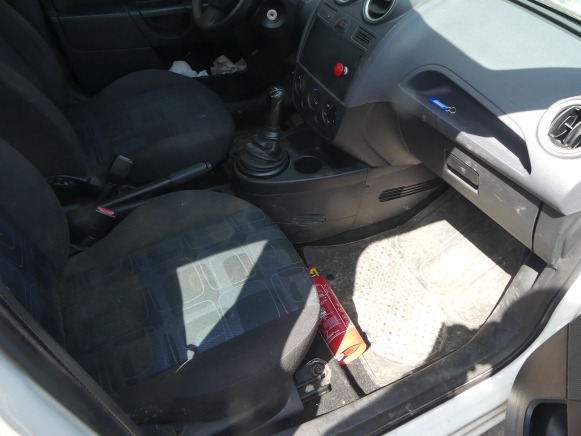 Voiture Ford FIESTA (2006-110.830 km) - Car: picture 5 Voiture Ford FIESTA (2006-110.830 km) - Car: picture 5