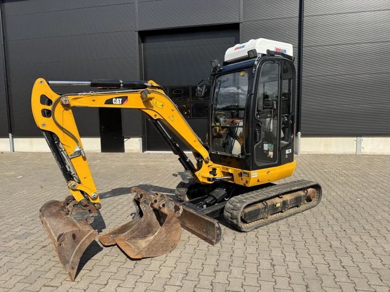 Caterpillar 302.7 BJ 2020 2378 uur AIRCO EN OVERDRUK !! - Mini excavator: picture 2 Caterpillar 302.7 BJ 2020 2378 uur AIRCO EN OVERDRUK !! - Mini excavator: picture 2