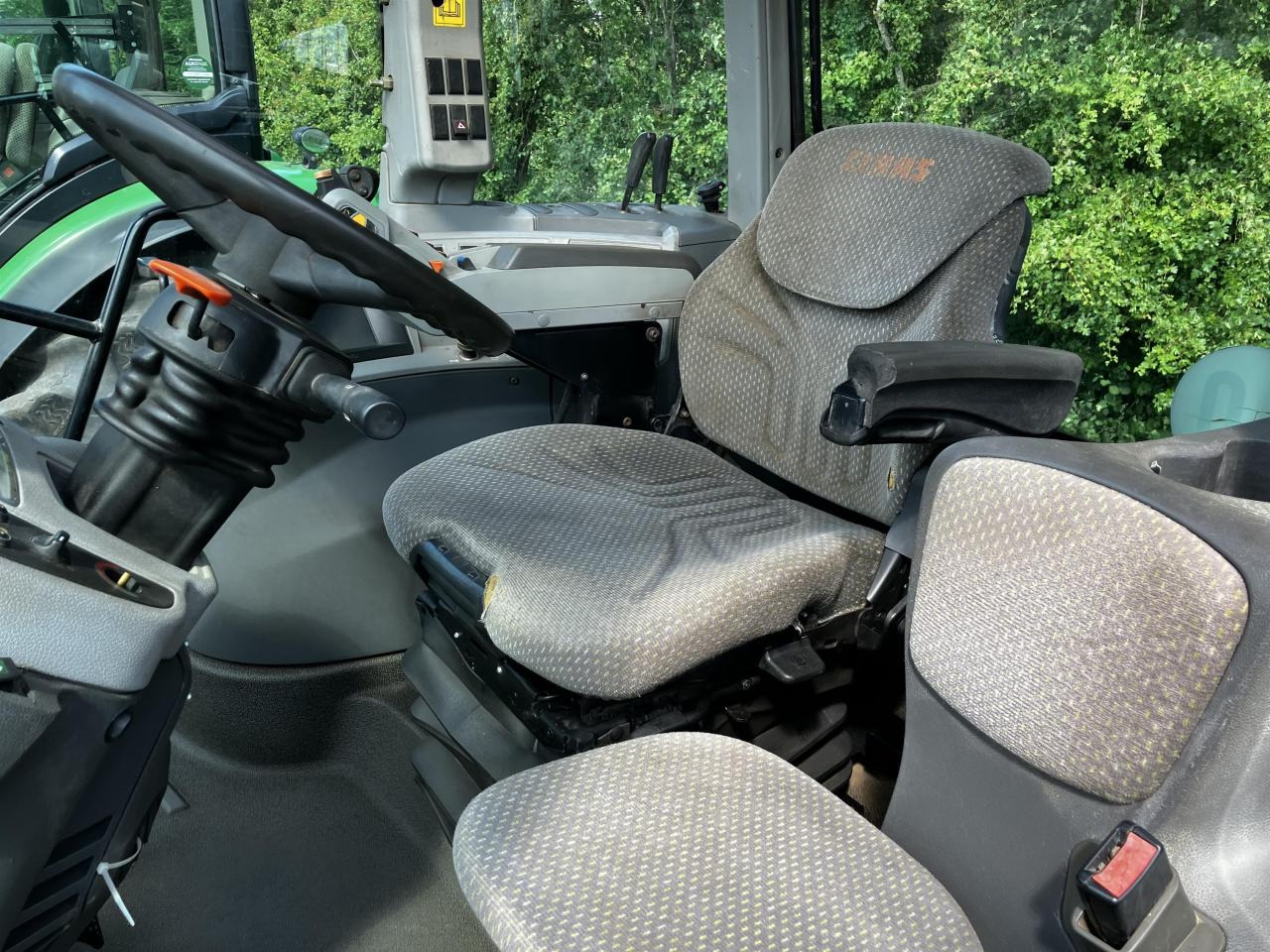Farm tractor CLAAS Axion 850: picture 7