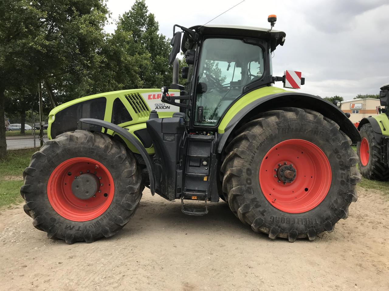 CLAAS Axion 920 - Farm tractor: picture 1 CLAAS Axion 920 - Farm tractor: picture 1