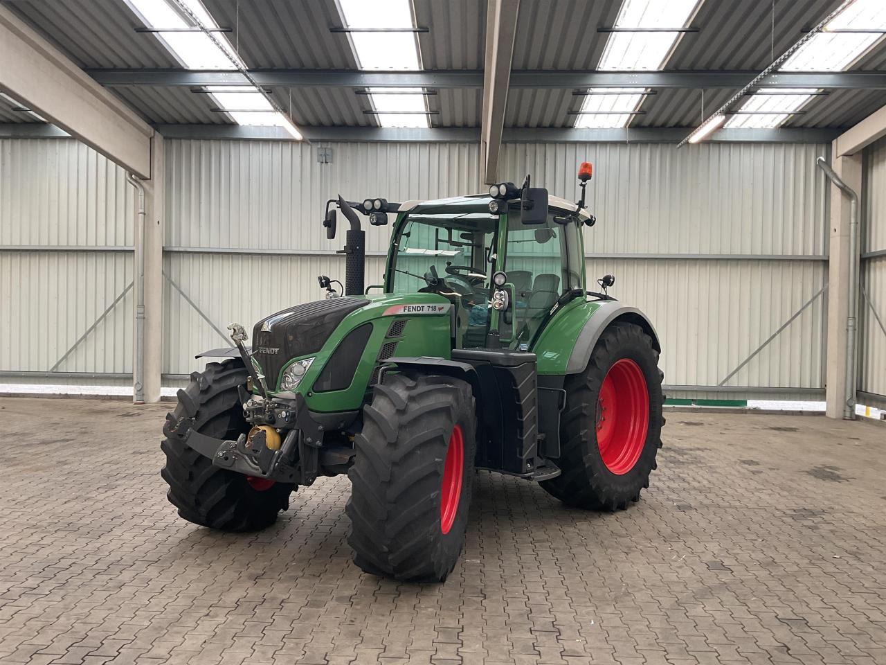 Fendt 718 Vario Profi - Farm tractor: picture 1 Fendt 718 Vario Profi - Farm tractor: picture 1