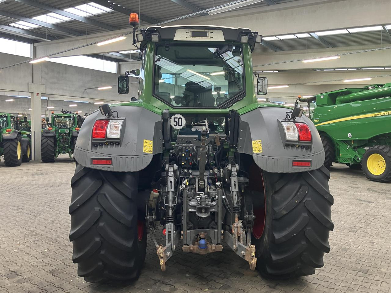 Fendt 826 Vario ProfiPlus - Farm tractor: picture 5 Fendt 826 Vario ProfiPlus - Farm tractor: picture 5