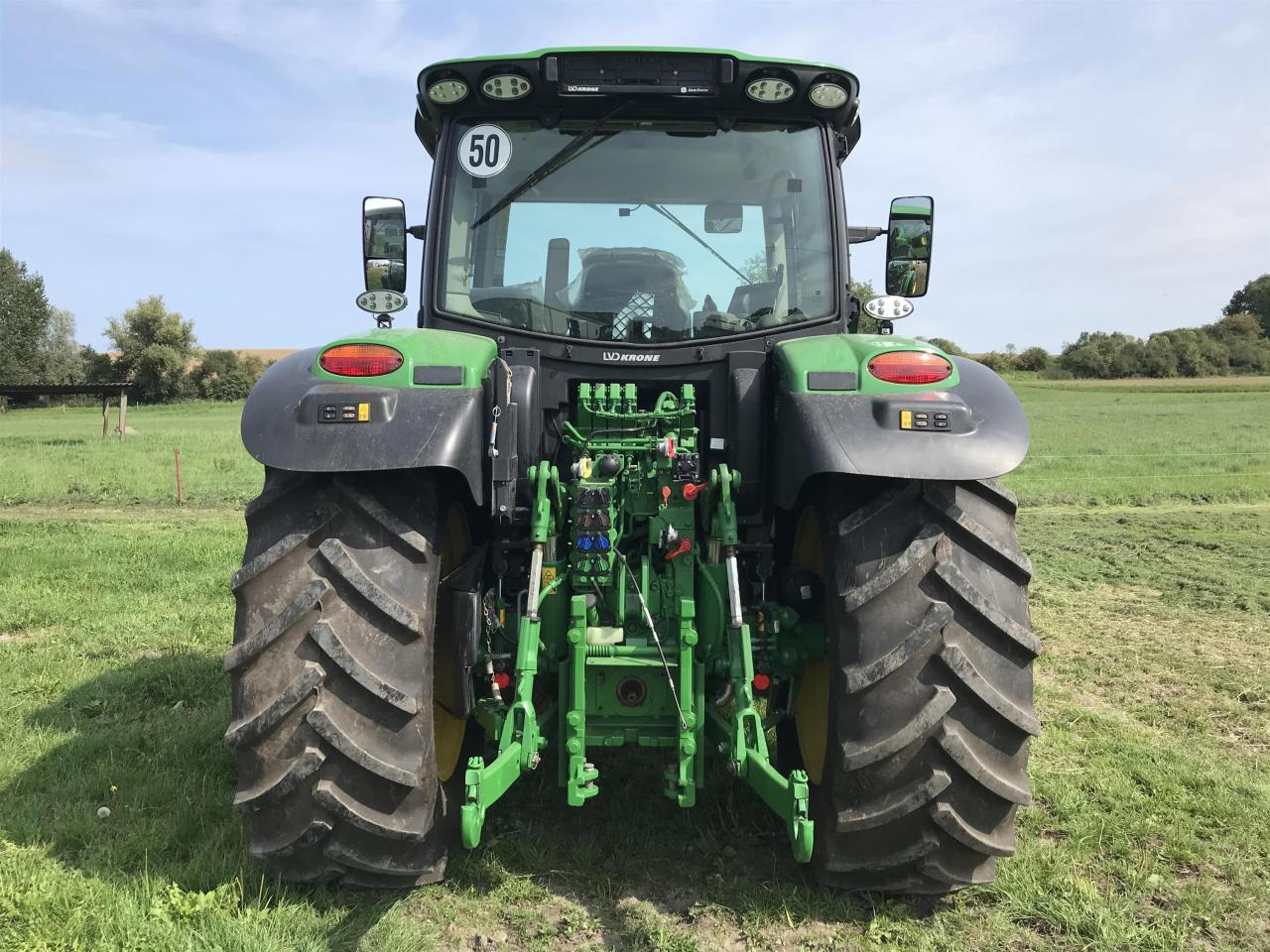 John Deere 6130R - Farm tractor: picture 5 John Deere 6130R - Farm tractor: picture 5
