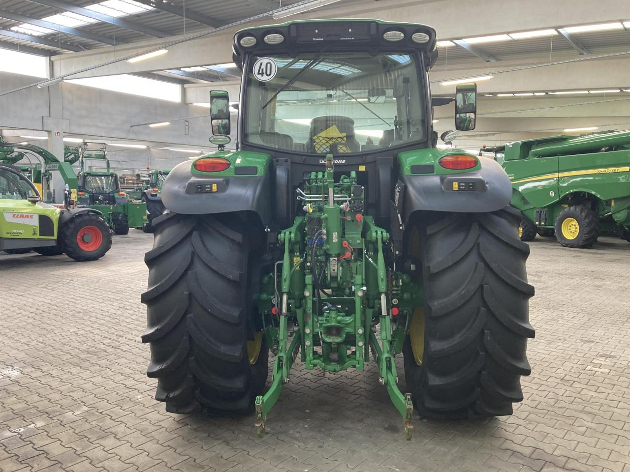 John Deere 6155R - Farm tractor: picture 5 John Deere 6155R - Farm tractor: picture 5