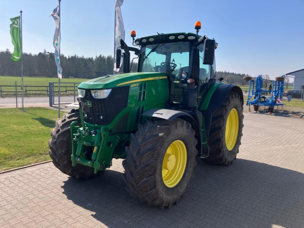 John Deere 6250R - Farm tractor: picture 1 John Deere 6250R - Farm tractor: picture 1