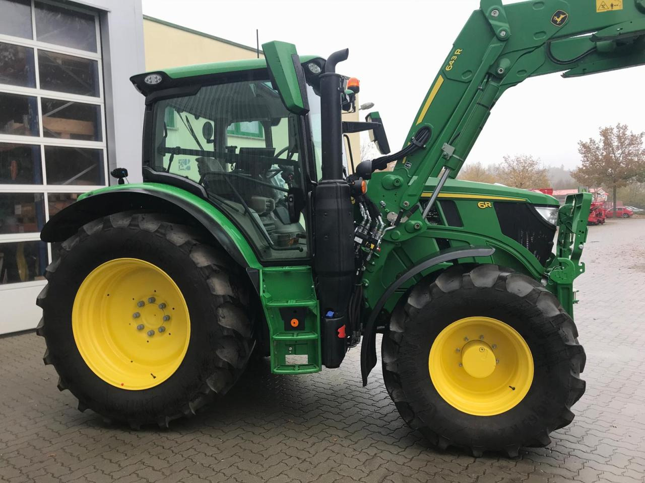 John Deere 6R 110 - Farm tractor: picture 2 John Deere 6R 110 - Farm tractor: picture 2