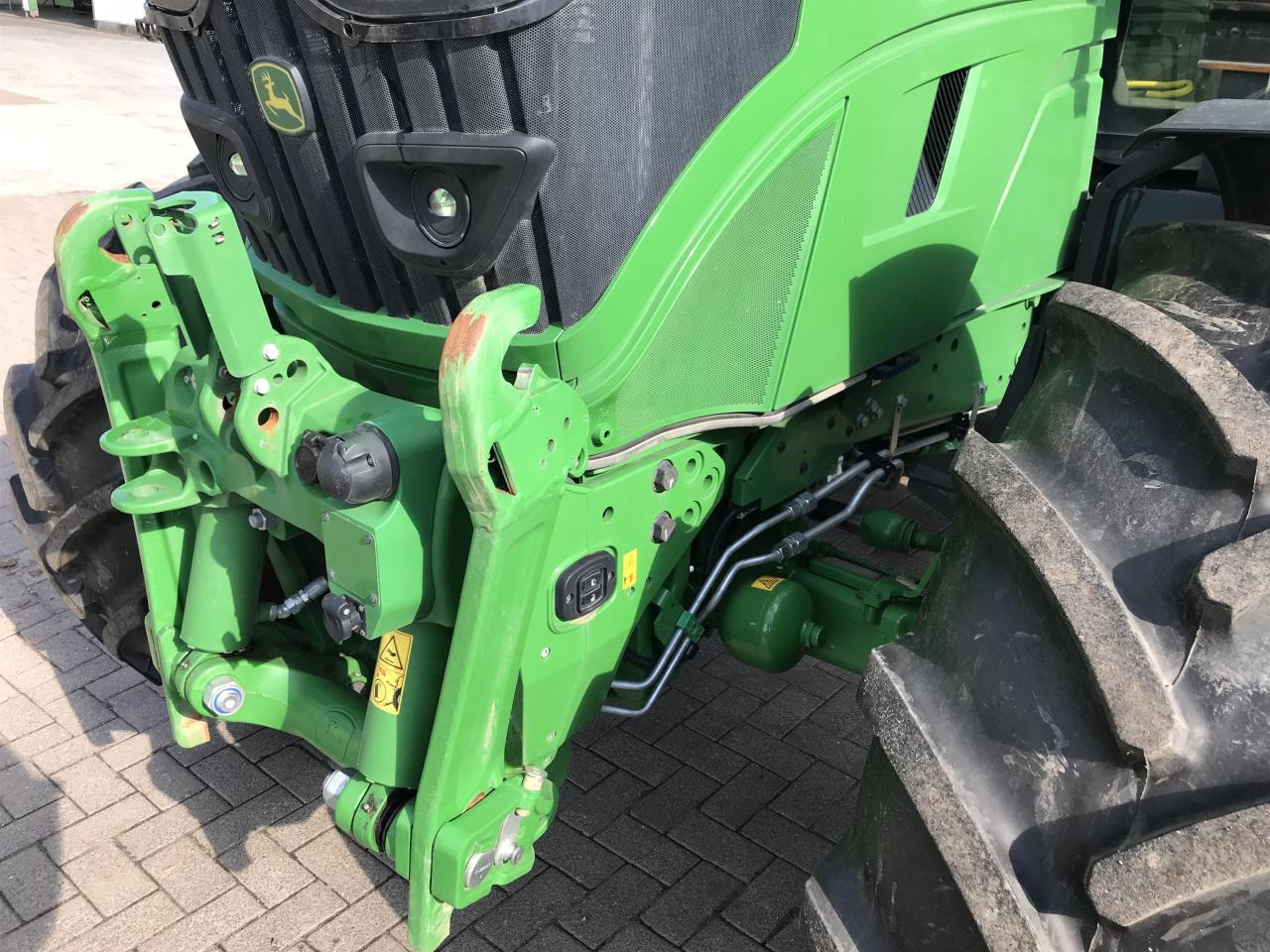 John Deere 6R 140 - Farm tractor: picture 4 John Deere 6R 140 - Farm tractor: picture 4