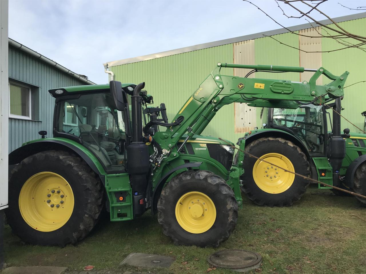 John Deere 6R 140 - Farm tractor: picture 2 John Deere 6R 140 - Farm tractor: picture 2
