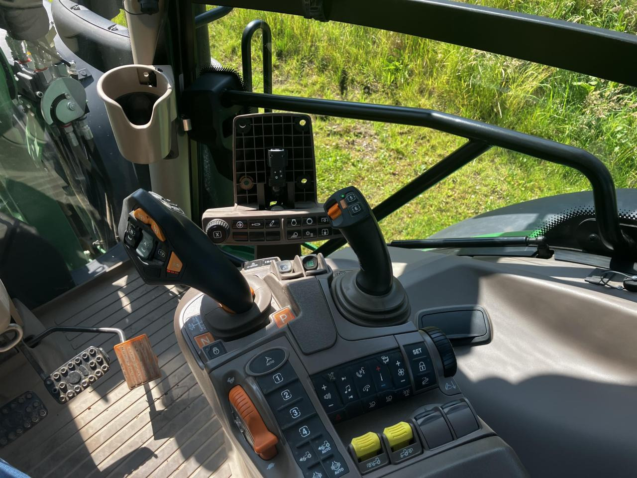 Leasing of John Deere 6R 155 John Deere 6R 155: picture 10 Leasing of John Deere 6R 155 John Deere 6R 155: picture 10