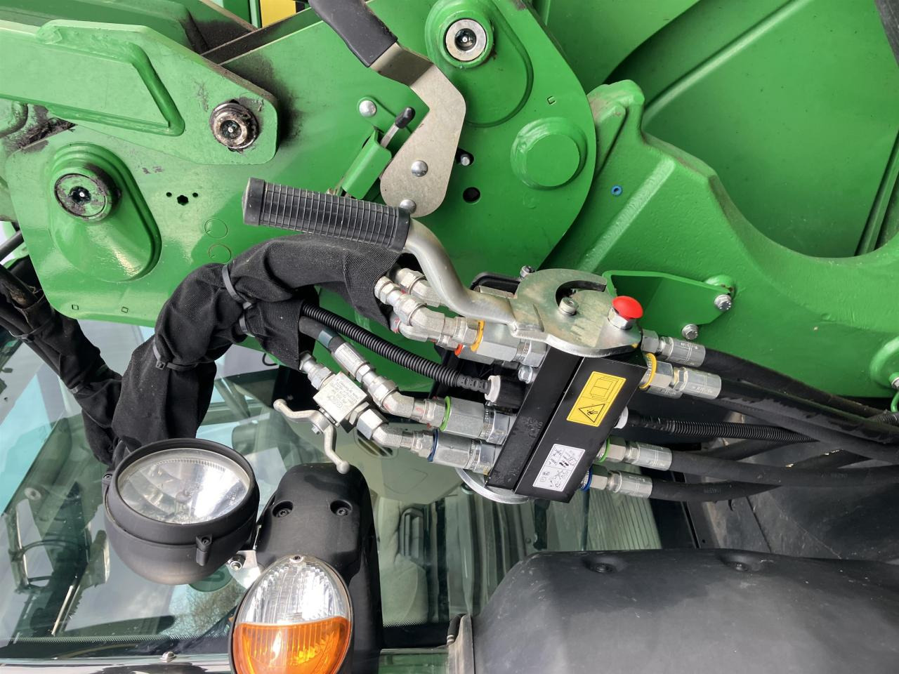 John Deere 6R 155 - Farm tractor: picture 5 John Deere 6R 155 - Farm tractor: picture 5