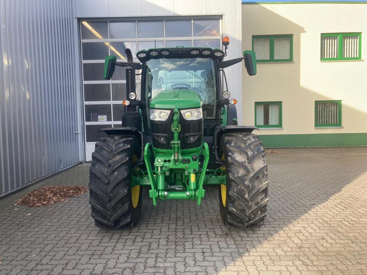 John Deere 6R 155 - Farm tractor: picture 4 John Deere 6R 155 - Farm tractor: picture 4