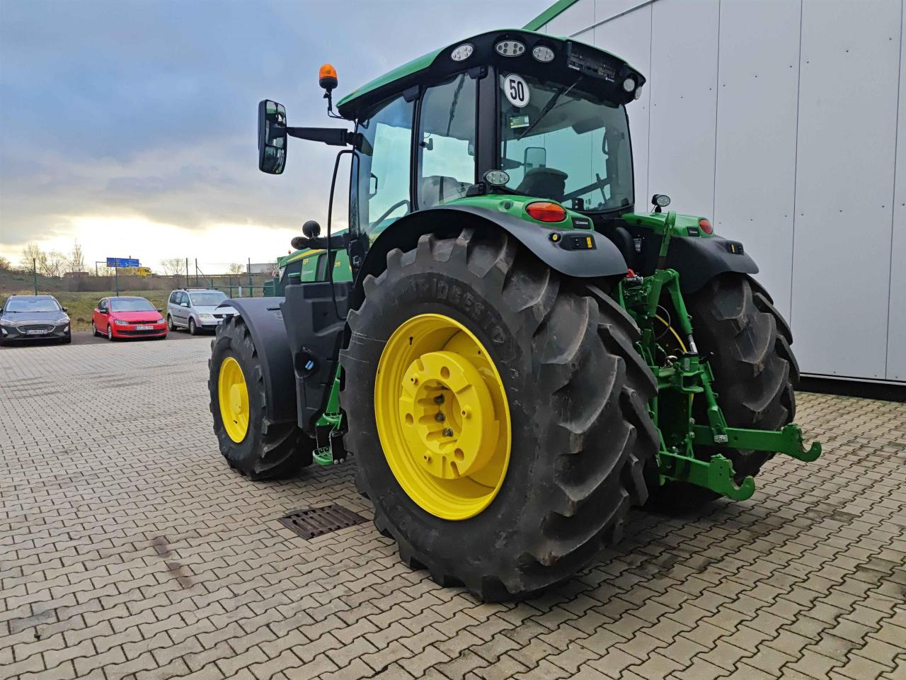 John Deere 6R 215 - Farm tractor: picture 5 John Deere 6R 215 - Farm tractor: picture 5