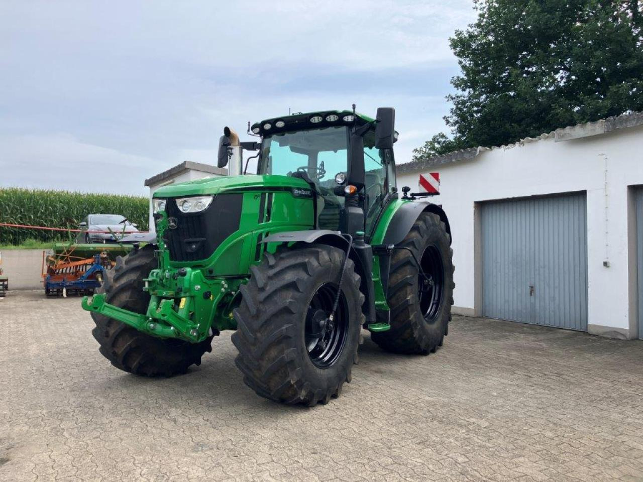 John Deere 6R 250 - Farm tractor: picture 1 John Deere 6R 250 - Farm tractor: picture 1