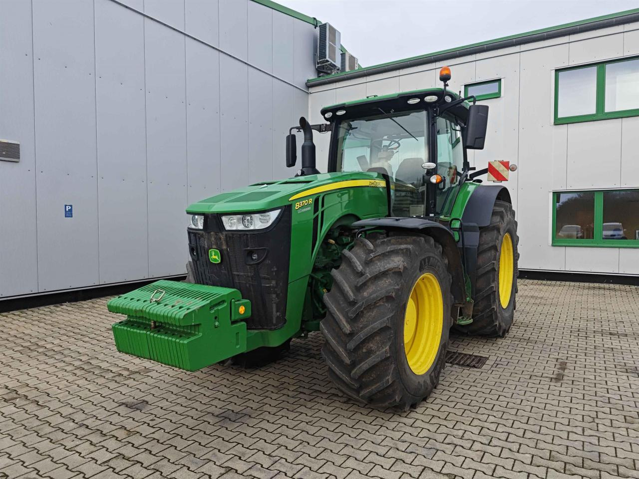 John Deere 8370R - Farm tractor: picture 1 John Deere 8370R - Farm tractor: picture 1