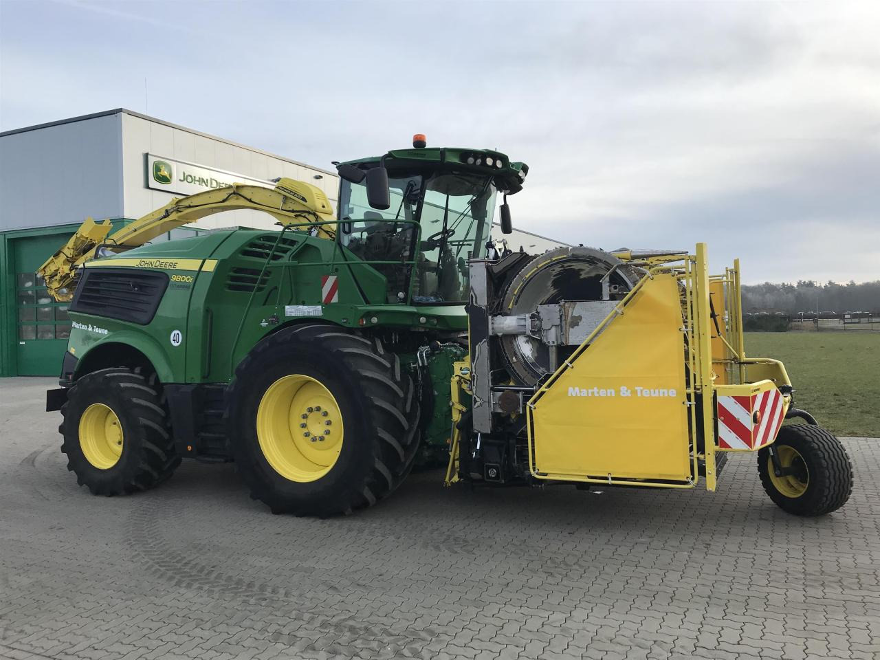 John Deere 9800 - Forage harvester: picture 2 John Deere 9800 - Forage harvester: picture 2