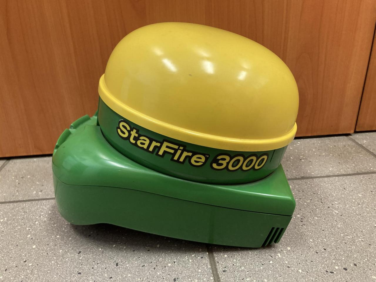 John Deere SF3000 SF2 - Navigation system for Agricultural machinery: picture 1 John Deere SF3000 SF2 - Navigation system for Agricultural machinery: picture 1