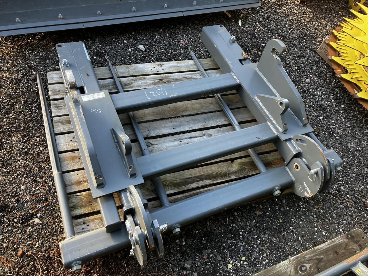 Kramer Ballenspieß klappbar EURO - Front loader for tractor: picture 2 Kramer Ballenspieß klappbar EURO - Front loader for tractor: picture 2