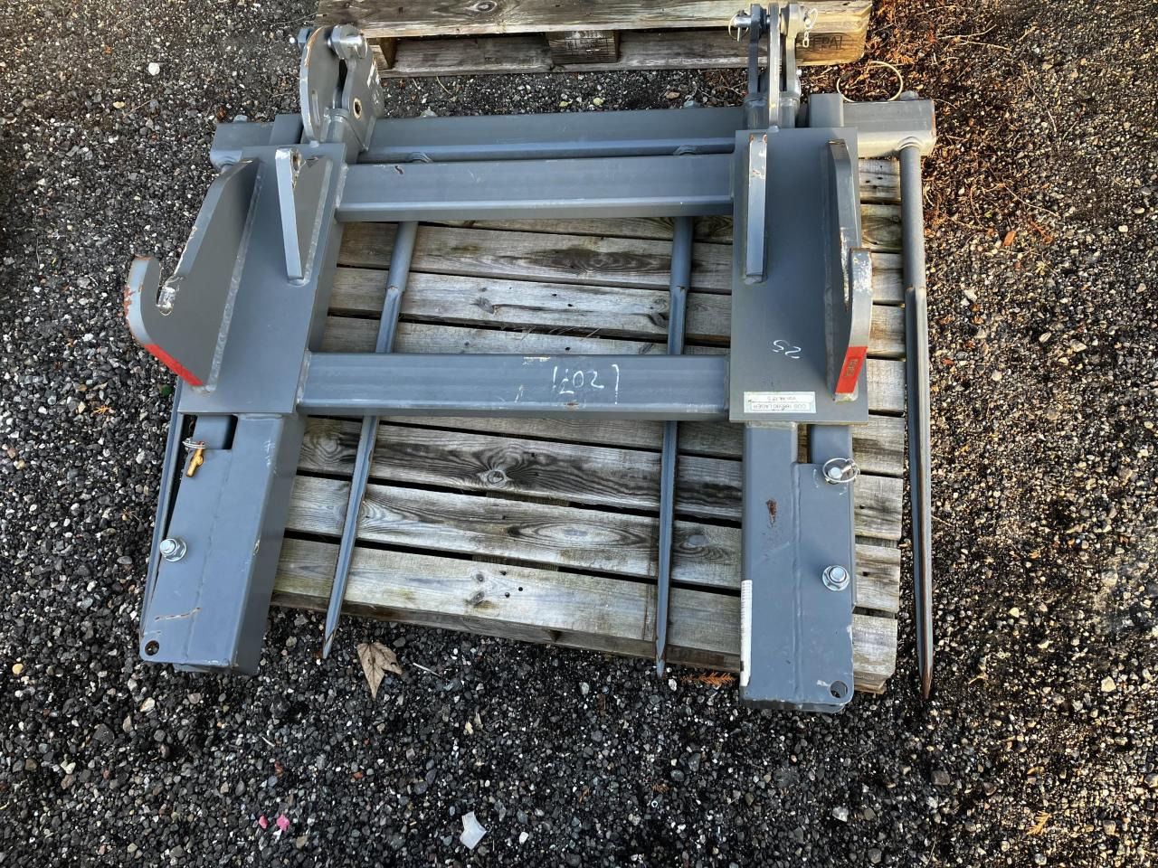 Kramer Ballenspieß klappbar EURO - Front loader for tractor: picture 1 Kramer Ballenspieß klappbar EURO - Front loader for tractor: picture 1